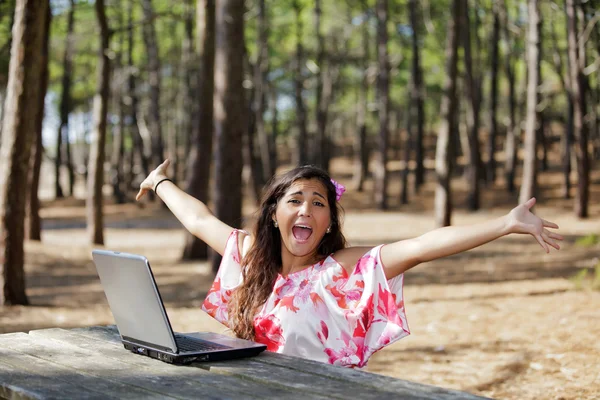 Woman and laptop in pine forest — Stock Photo, Image