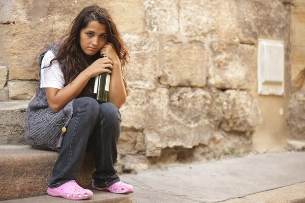 Poor homeless girl — Stock Photo, Image