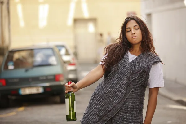 Drunk girl in street — Stock Photo, Image