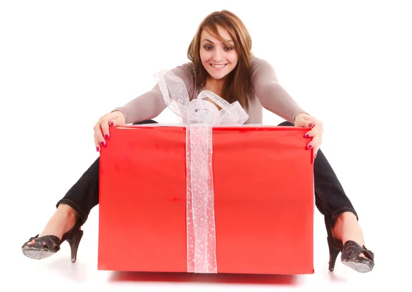 Mujer recibiendo gran regalo —  Fotos de Stock