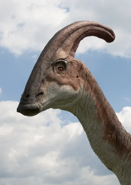 Dinosaur Parasaurolophus head - sky background — Stock Photo, Image