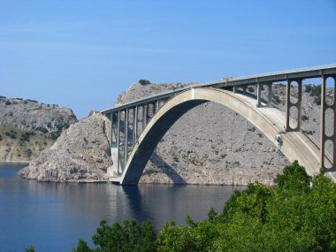 Island krk, Hırvatistan - Adriyatik Denizi üzerinde köprü