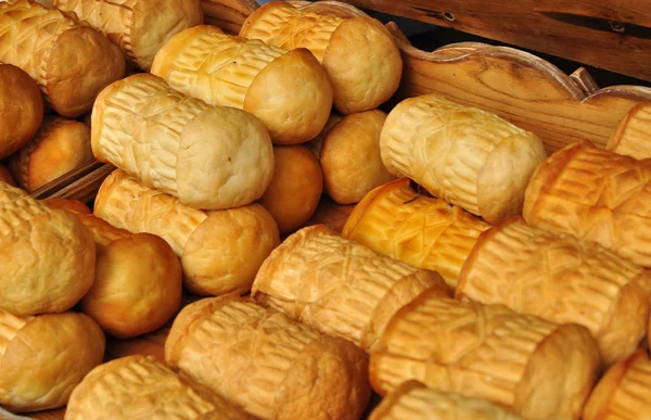 Traditionele Poolse Gerookte kaas bekend als oscypek — Stockfoto