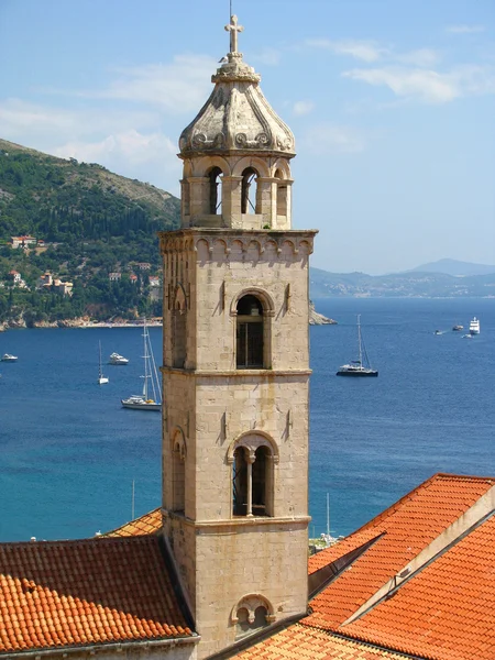 Dubrovnik Kirchturm - im Süden von Kroatien — Stockfoto