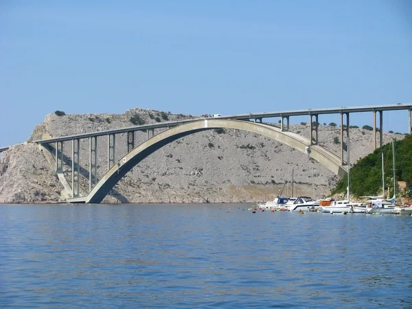 Island krk, Hırvatistan - Adriyatik Denizi üzerinde köprü