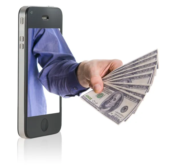 Dando dinheiro por telefone inteligente — Fotografia de Stock