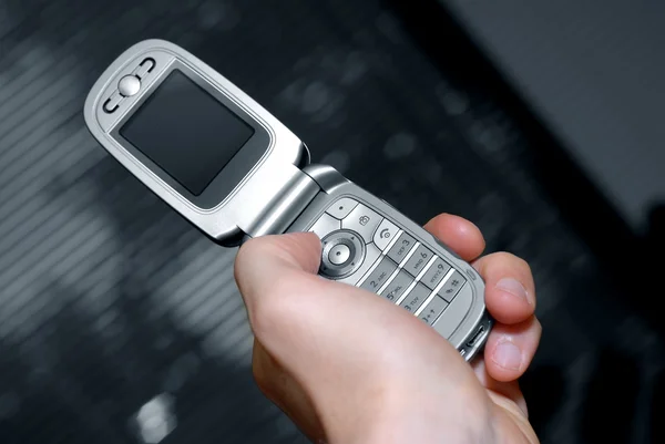Mão e telefone celular — Fotografia de Stock