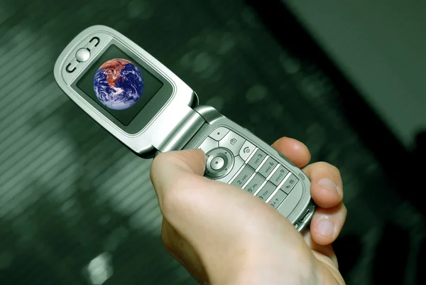 Hand en mobiele telefoon — Stockfoto