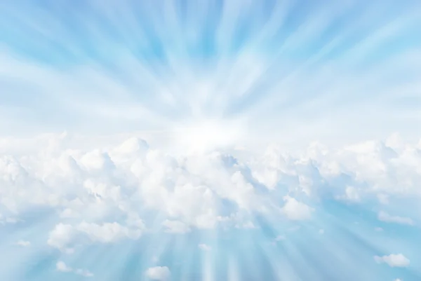 雲の中の太陽光線 — ストック写真