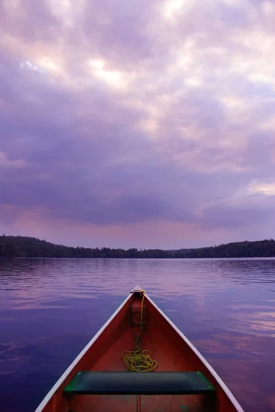 Canoa al tramonto — Foto Stock