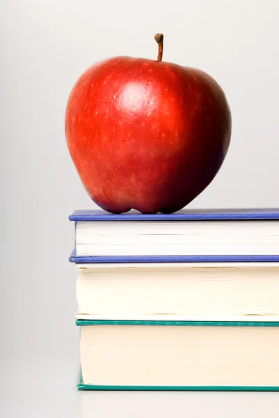 Books and apple — Stock Photo, Image