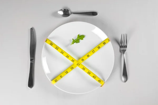 白い皿とダイエット — ストック写真
