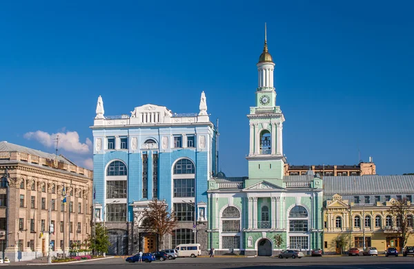 Voormalige Griekse klooster gelegen op de kontraktova plein. Kiev, Oekraïne — Stockfoto