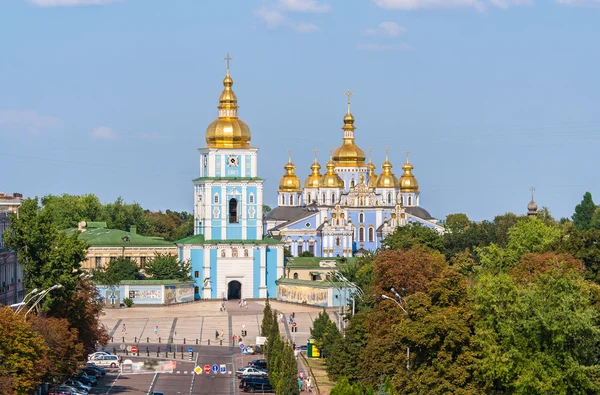 St. michael's gouden koepels klooster. Kiev, Oekraïne — Stockfoto