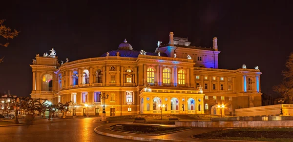 Θέατρο Όπερας και Μπαλέτου Οδησσού τη νύχτα. Ουκρανία — Φωτογραφία Αρχείου