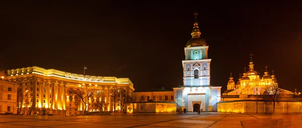 Panoramic view of Mikhaylivs'ka square in Kyiv — Stock Photo, Image