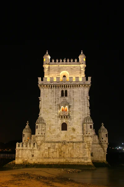 Ночной вид на Белемскую башню в Лиссабоне — стоковое фото