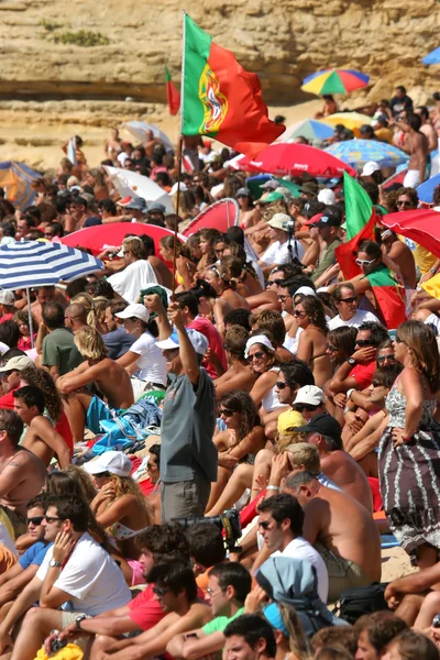 Publiken på en strand — Stockfoto