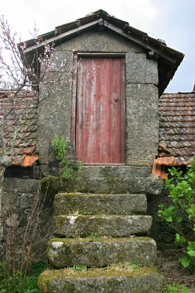 Kleine rustiek huis — Stockfoto