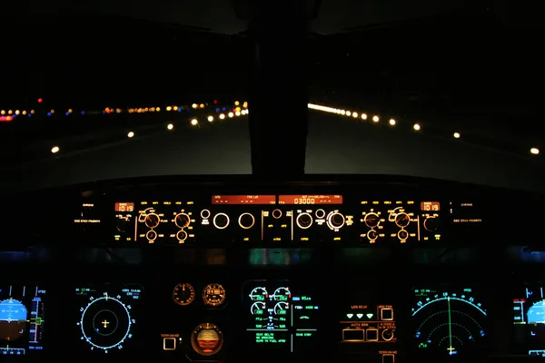 Aircraft landing at night with runway ahead — Stock Photo, Image