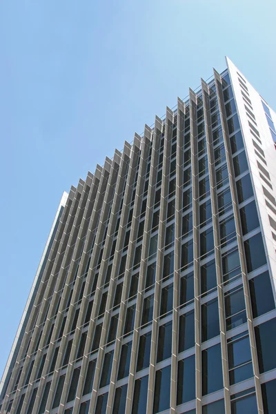 Высокое офисное здание — стоковое фото