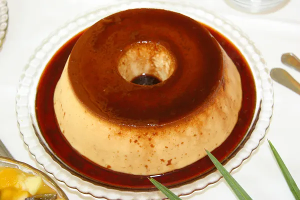 Perfect whole flan pudding — Stock Photo, Image
