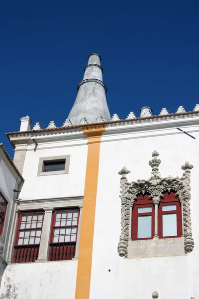 Window detail of the national palace in sintra — Stock Photo, Image