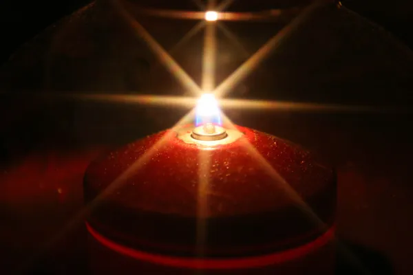 Silhouette della candela con luce a forma di stella — Foto Stock