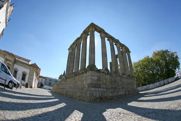 Fischaugenperspektive des römischen Tempels in Evora — Stockfoto