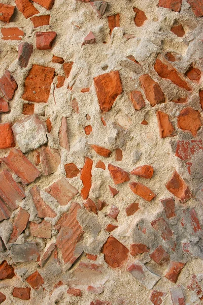 Parede em decomposição feita de concreto e tijolo — Fotografia de Stock