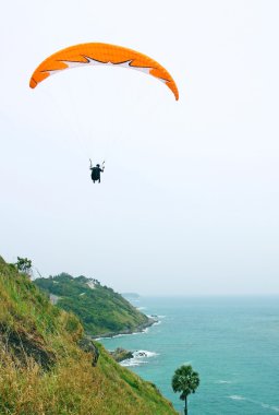 Phuket, Tayland - 26 Haziran: paraşütler tanımlanamayan bir grup