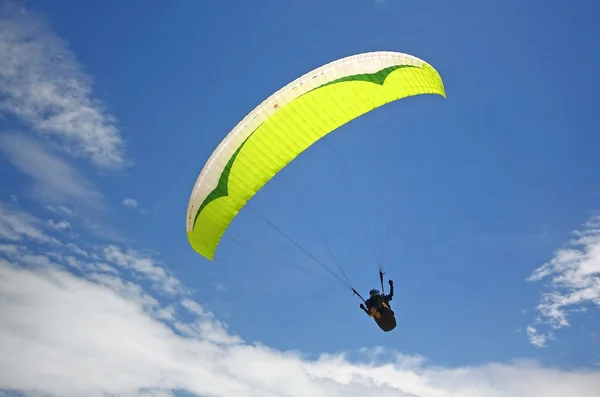 PHUKET, THAILAND - MAY 21: Paragliding Competition, Annual event — Stock Photo, Image