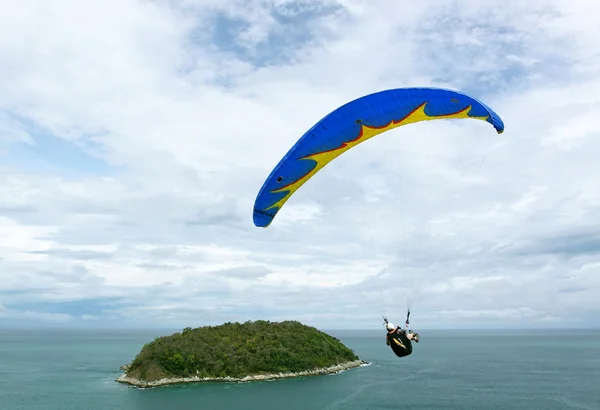 Phuket, Thajsko - květen 21: paragliding soutěž, každoroční událost — Stock fotografie