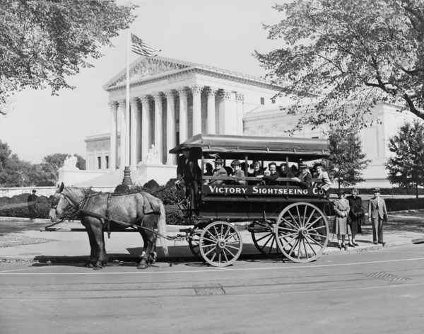 James J. J. Grace, guia turístico em Washington D.C. desde 1897, por volta de 1942 — Fotografia de Stock