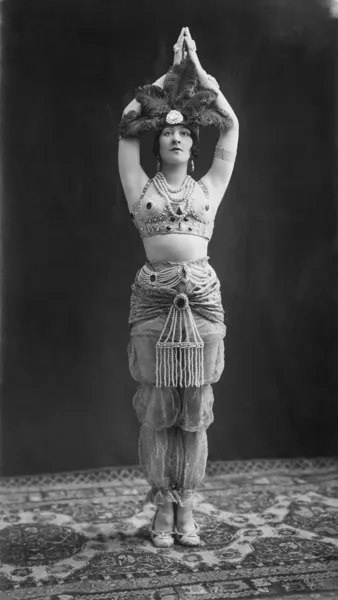 Portrét exotická žena tanečnice — Stock fotografie