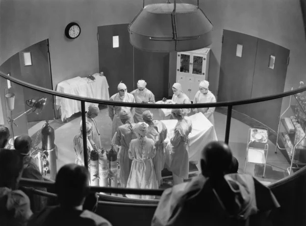 Veduta della sala operatoria con gli spettatori — Foto Stock