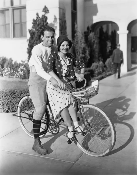 Portrait of couple on bicycle together — Stok fotoğraf