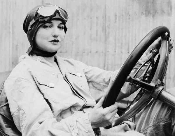 Portret kobiety kierowcy — Zdjęcie stockowe