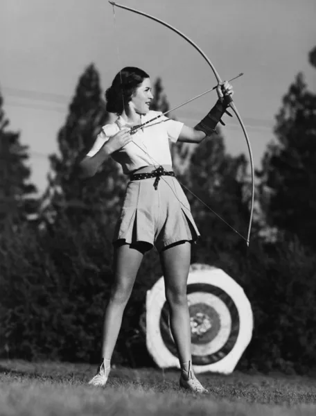 女性の弓 — ストック写真
