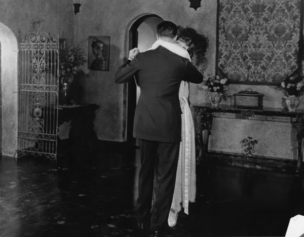 自宅で踊るカップル — ストック写真
