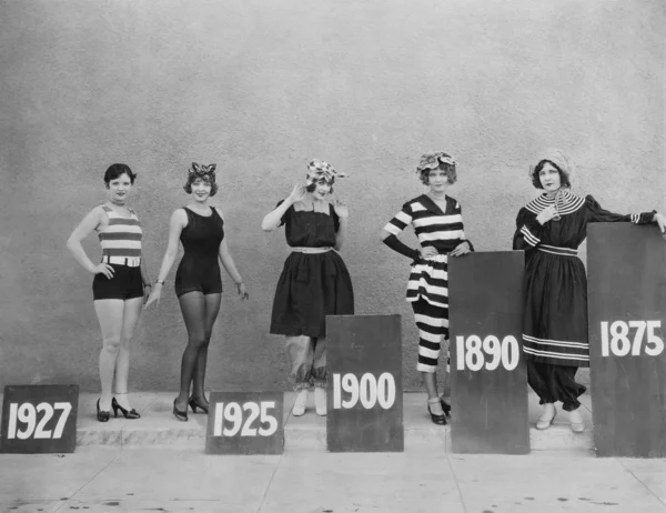 Women wearing fashions of different eras — Stock Photo, Image