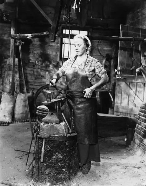 Female blacksmith — Stock Photo, Image
