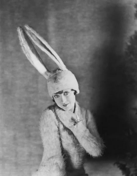 토끼 의상 여자 — 스톡 사진