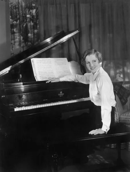 Πορτρέτο του πιανίστα θηλυκό — Φωτογραφία Αρχείου