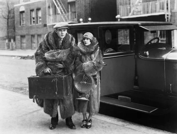 Couple wearing fur coats — Stock Photo, Image