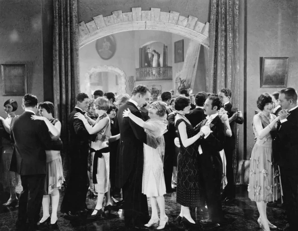 Ομάδα του χορού σε μια αίθουσα χορού — Φωτογραφία Αρχείου