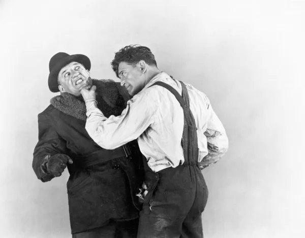 Dos hombres peleando entre sí — Foto de Stock