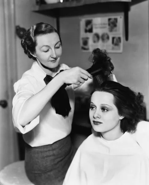 Young woman getting her done in a hair salon — Stock Photo, Image