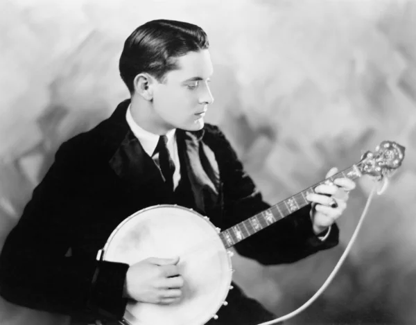 Homme jouant un banjo — Photo