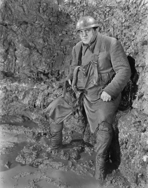 Soldat i ett dike i första världskriget — Stockfoto